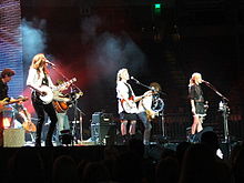 Dixie Chicks tampil di Frank Erwin Center, Austin, Texas, 4 Desember 2006 dalam rangka Accidents & Accusations Tour.