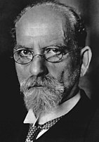 Edmund Husserl 1910s.jpg