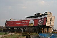 Hotel Forum w Krakowie, wzdłuż elewacji ciągnie się największy billboard w Polsce. Reklama zmienia się średnio co miesiąc