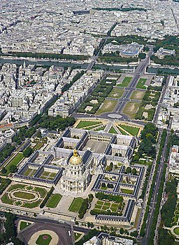 Flygfotografi över Hôtel des Invalides och Esplanade des Invalides.