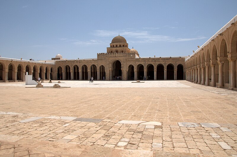 اقدم المساجد في العالم 800px-Kairouan's_Great_Mosque_courtyard