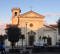 La chiesa e il campanile dalla piazza