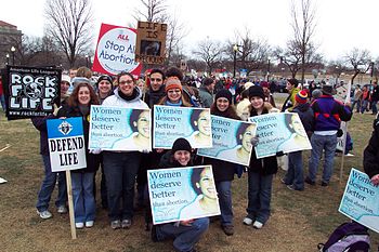 English: Pro-lifers from the 2004 March for Life.