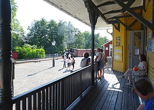 Verandan utanför väntsalen.