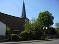 St. Pieterskerk (1968), Merken; de middeleeuwse toren van een eerdere kerk is grotendeels blijven staan