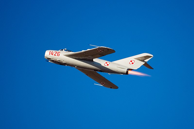 Файл:MiG-17 at the Oregon Air Show.jpg