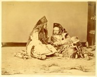 Slečna Agnes Bates a generál George Armstrong Custer v kostýmech náčelníka Siouxů a jeho nevěsty