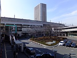 東口ロータリー（2015年2月7日）