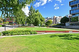 Parken sett nordover mot Gullhaug bru. Foto: Helge Høifødt