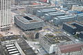 Blick vom Prime Tower Zürich auf das Nagelhaus an der Turbinenstrasse 12–14, mit dem Netzwerk des Künstlers Pierre Haubensak.