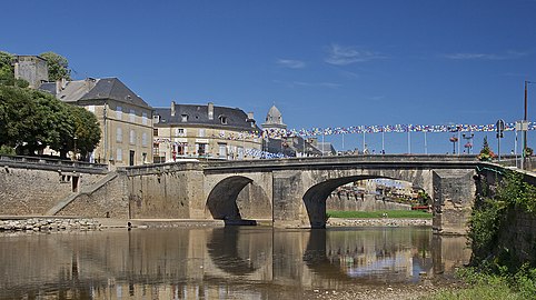 Le pont de Montignac sur la Vézère.