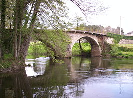 Brug over de rivier Neira