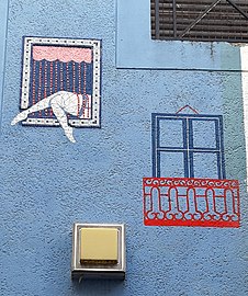 La fresque reprend la forme phallique de balcons du centre-ville de Nantes.