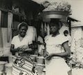 Accra: Straßenszene, zwei Frauen, 1950er