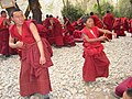 mniši v klášteře Däpung