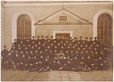 Группа офицеров и нижних чинов постоянного состава Офицерской кавалерийской школы