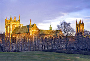 La continua influenza del Vecchio Mondo sul New England  evidente dell'architettura del Boston College, originariamente soprannominato Oxford in America