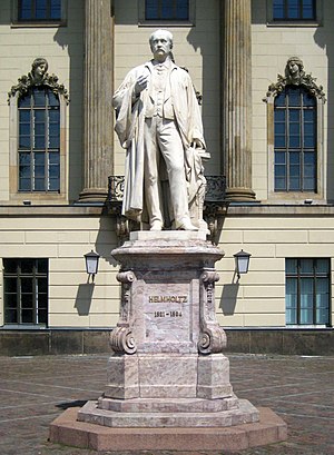 Berlin, Mitte, Humboldt-Universitaet, Standbild Hermann von Helmholtz 04.jpg