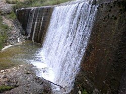 Salto d'augua entre los termins de Plenas y Mont-fort