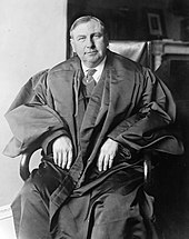 Фотография главного судьи Харлана Фиске Стоуна, около 1927-1932 годов.