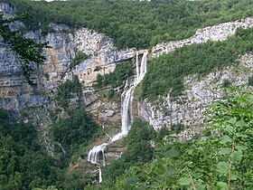 Cascade de la Charabotte marquant le début des gorges de l'Albarine.