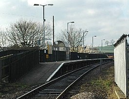 Dodworth railway station in 2006.jpg
