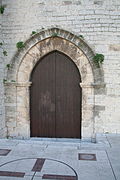 Porte nord (porte des morts, qui s'ouvrait sur le cimetière).