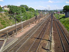 Vue vers Paris depuis le pont au-dessus des cinq voies de la gare.