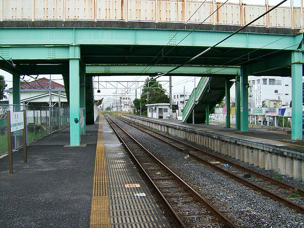 600px-JREast-Togane-line-Togane-station-platform.jpg