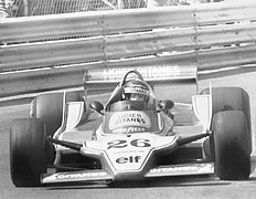 Jacques Laffite à l’approche des « S » de la piscine lors des qualifications du Grand Prix de Monaco 1979 avec la Ligier JS11.