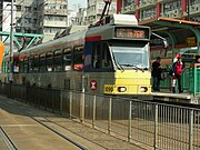 香港轻铁二期轻轨机车和拖车