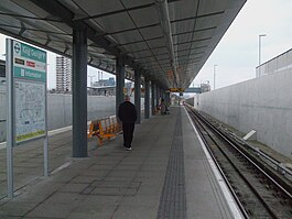 Король Георг V DLR stn смотреть на запад.JPG