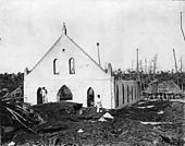 Igreja danificada pela lava em Savai'i (1905).