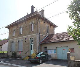 The town hall in Clucy