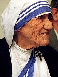 Teresa de Calcuta, fundadora de las Misioneras de la Caridad en el siglo XX.
