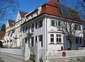 1908 – Villas im Block in Oberföhring, München, Oberföhringer Str. 4, 6, 8, von Lorenz Krieg, Fassadengestaltung von Emanuel von Seidl