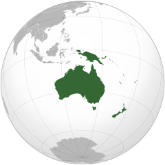 Grande parte dos moluscos da família Struthiolariidae são distribuídos nos bentos do sudoeste do oceano Pacífico; em costas da Oceania, na Nova Zelândia e leste da Austrália, no oceano Pacífico, até as ilhas Kerguelen: espécie Perissodonta mirabilis (E. A. Smith, 1875)[7][8], no oceano Índico[7], e nas ilhas Geórgia do Sul e Sandwich do Sul: espécie Perissodonta georgiana Strebel, 1908[9], no oceano Atlântico.[10]