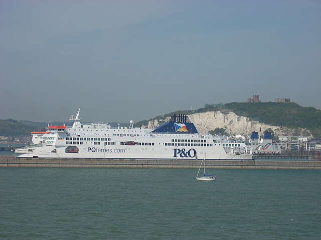 Fährhafen mit Dover Castle