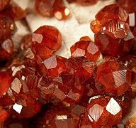 Grossular, rot