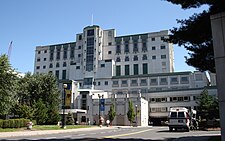 St. Francis Hospital, 114 Woodland Street in Hartford, Connecticut, 2009-09-02.jpg