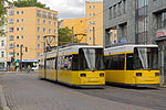 Triebwagen 1040 und 1028 (GT6N) der Linie M13 in der Revaler Straße, 2014