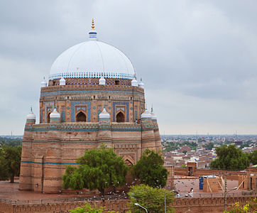 "Tomb_of_Shah_Rukn-e-Alam5_by_chiltanflats" by User:Chiltanflats