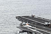 アメリカ海軍「ロナルド・レーガン」のカタパルトを使い2機同時に発進するF/A-18C