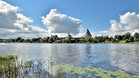Панорама Ладожской крепости с восточного берега реки Волхов