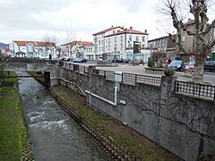 Le marché d'Aubière se tient notamment sur la place des Ramacles.