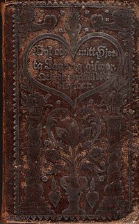 Exemplar av 1819 års psalmbok, tryckt 1819 och bundet i ett så kallat fästmansband.