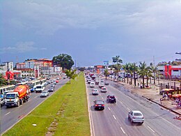 阿纳宁德瓦，该州人口第二多、人口密度最高的市镇。图为穿越亚马逊大学（葡萄牙语：Universidade da Amazônia）的BR-316（葡萄牙语：BR-316）。