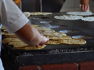 English: Tortillas being made in Old Town San ...