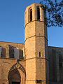 Façana i torre del monestir.