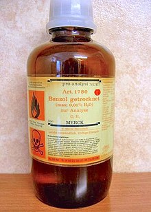 A bottle of benzene. The warnings show benzene is a toxic and flammable liquid. Benzol.JPG